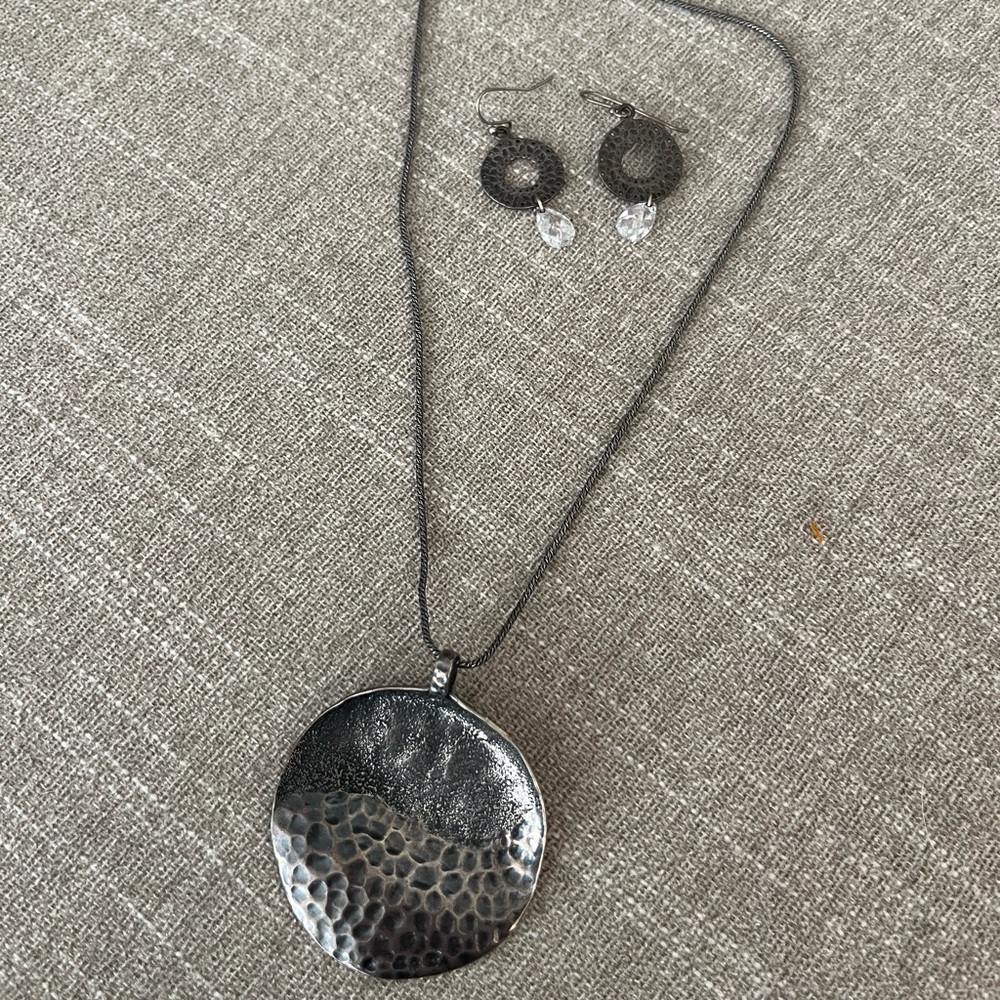 Silpada Hammered disc Silver Necklace and Earring Set